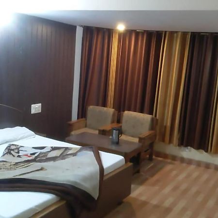 Hotel Raj Deluxe Haridwār Eksteriør billede