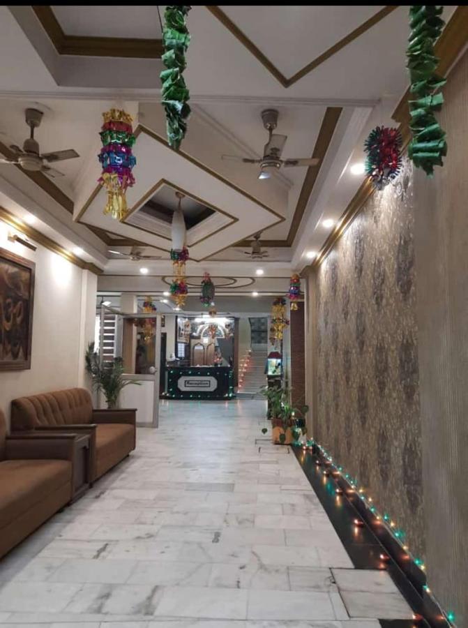 Hotel Raj Deluxe Haridwār Eksteriør billede