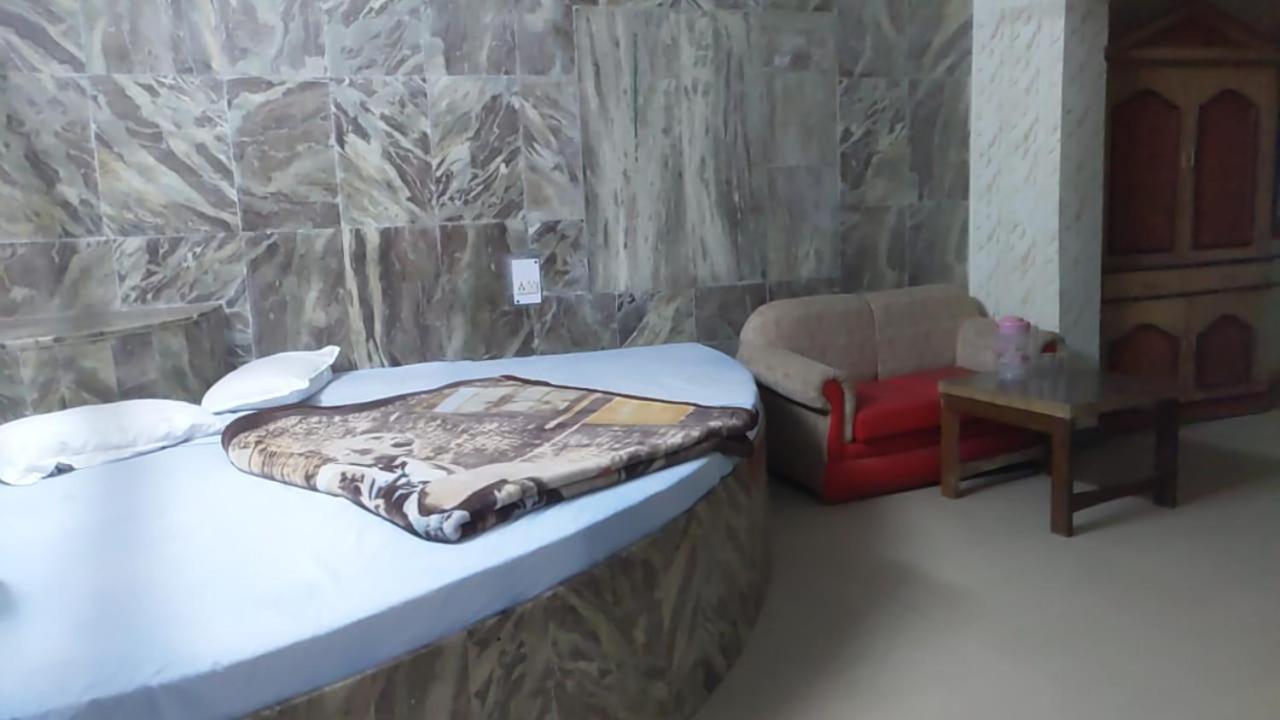 Hotel Raj Deluxe Haridwār Eksteriør billede
