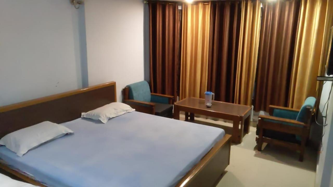 Hotel Raj Deluxe Haridwār Eksteriør billede